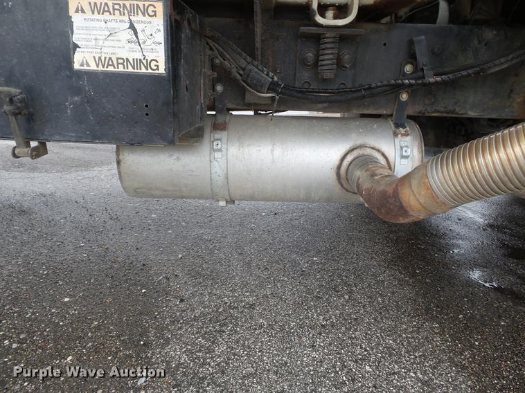 image for item DD2264 1994 Ford L8000 refuse truck