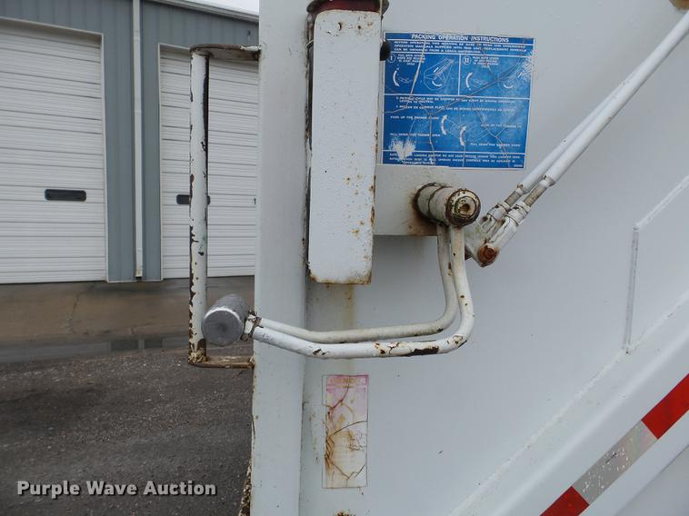 image for item DD2264 1994 Ford L8000 refuse truck