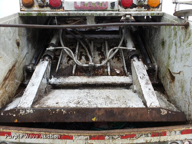 image for item DD2264 1994 Ford L8000 refuse truck