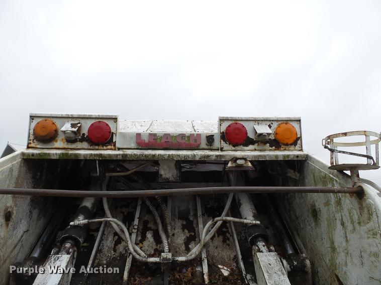 image for item DD2264 1994 Ford L8000 refuse truck