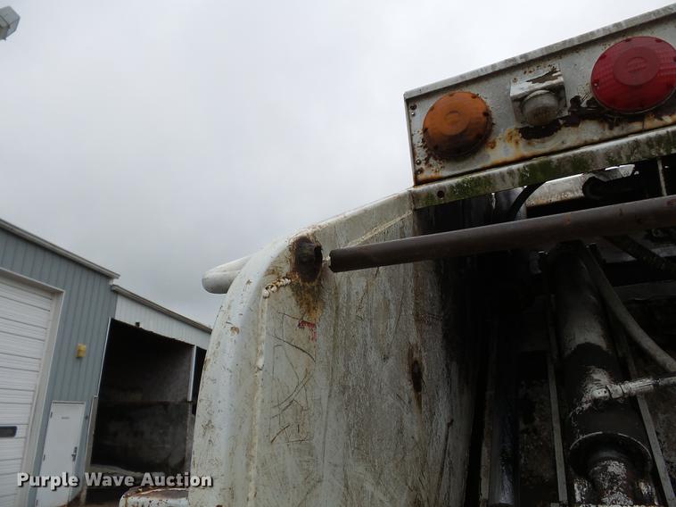 image for item DD2264 1994 Ford L8000 refuse truck
