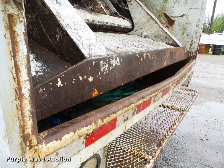 image for item DD2264 1994 Ford L8000 refuse truck
