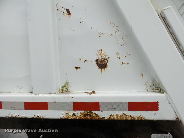 image for item DD2264 1994 Ford L8000 refuse truck