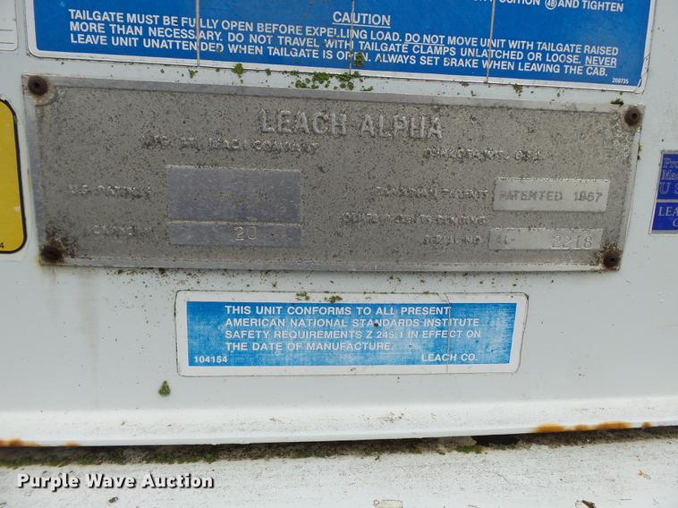 image for item DD2264 1994 Ford L8000 refuse truck