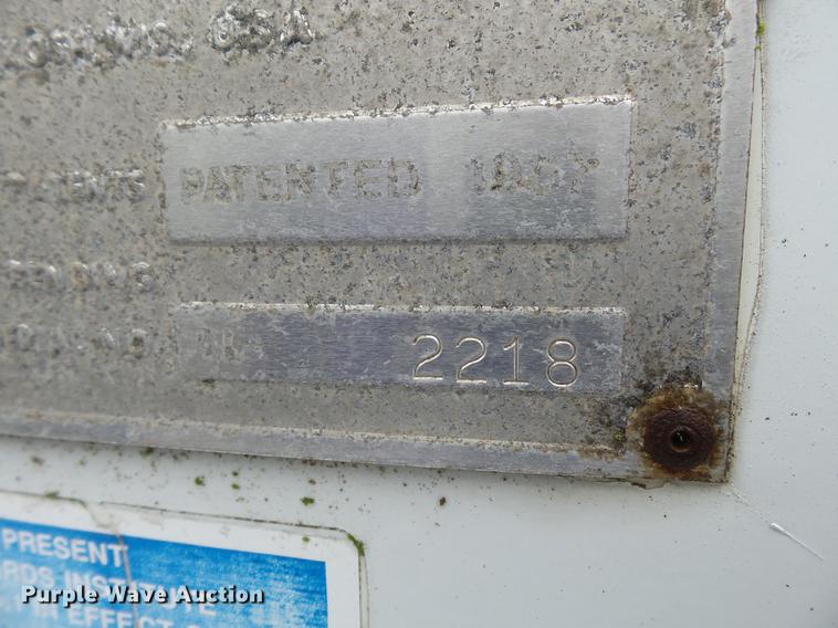 image for item DD2264 1994 Ford L8000 refuse truck