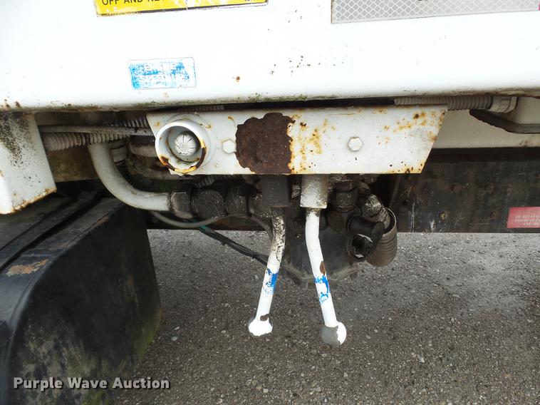 image for item DD2264 1994 Ford L8000 refuse truck