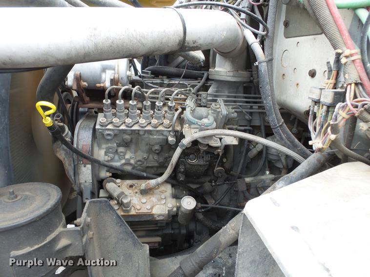 image for item DD2264 1994 Ford L8000 refuse truck