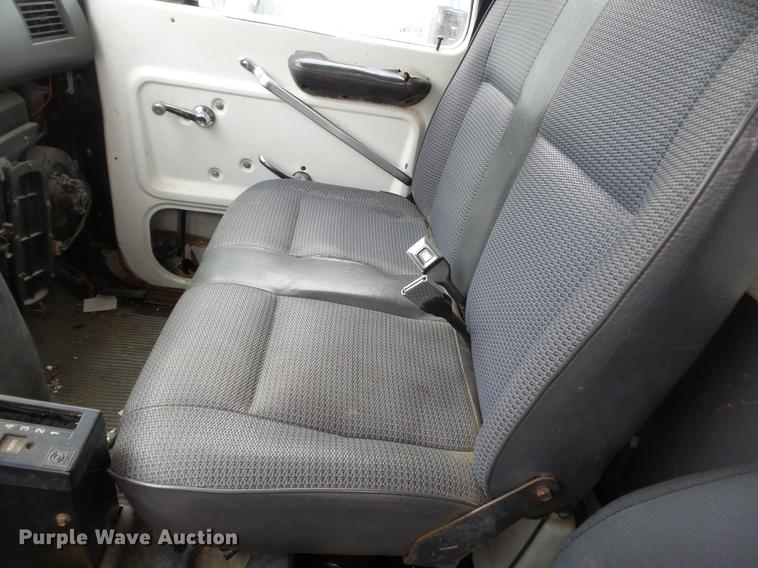 image for item DD2264 1994 Ford L8000 refuse truck