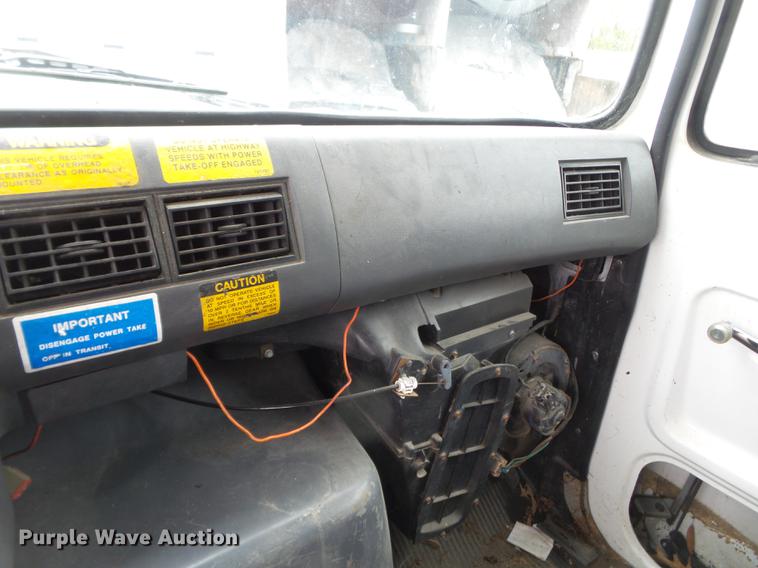 image for item DD2264 1994 Ford L8000 refuse truck