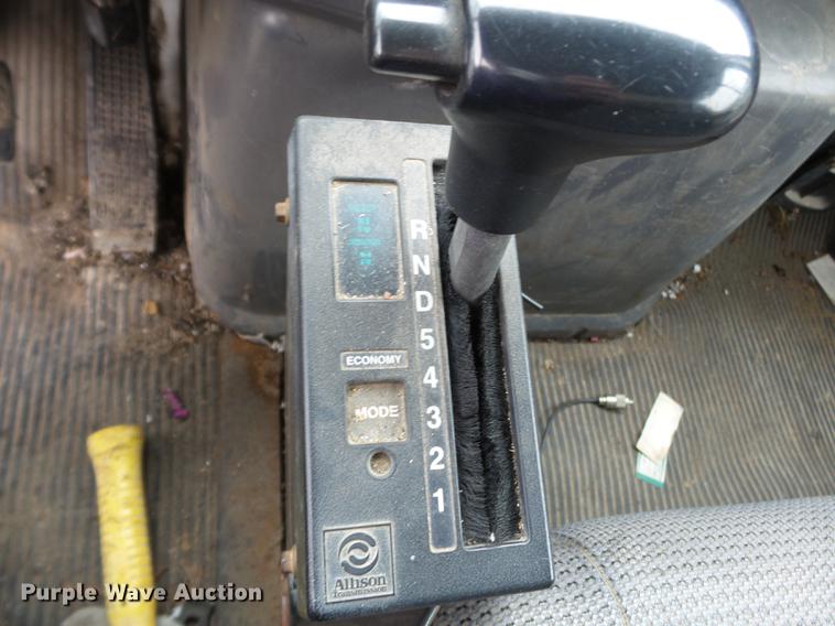 image for item DD2264 1994 Ford L8000 refuse truck