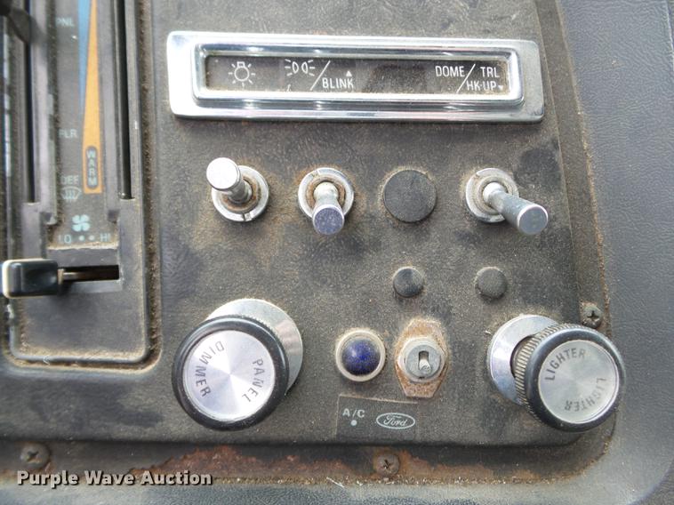 image for item DD2264 1994 Ford L8000 refuse truck