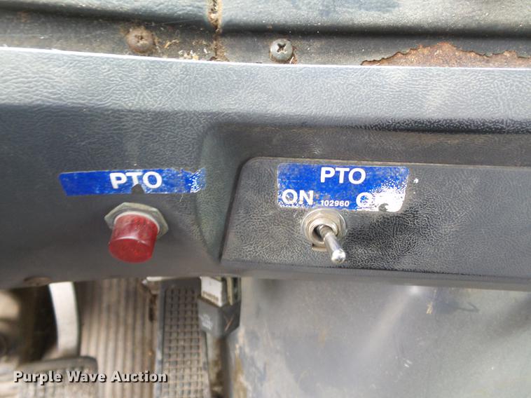 image for item DD2264 1994 Ford L8000 refuse truck