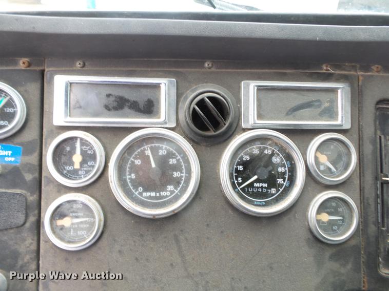 image for item DD2264 1994 Ford L8000 refuse truck