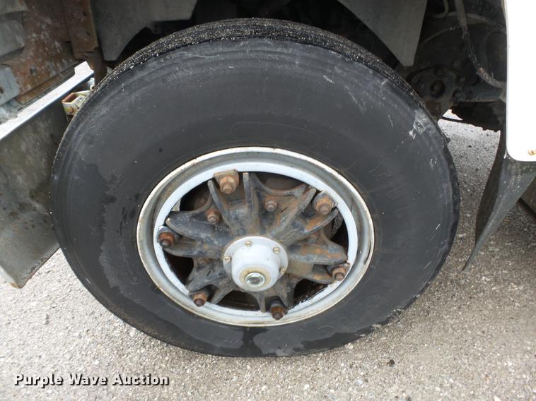 image for item DD2264 1994 Ford L8000 refuse truck