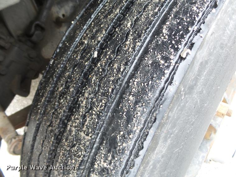 image for item DD2264 1994 Ford L8000 refuse truck