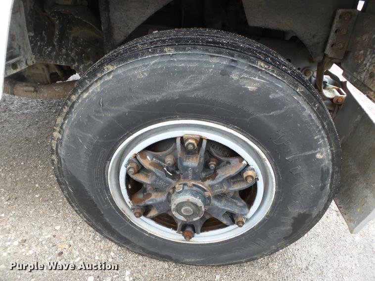 image for item DD2264 1994 Ford L8000 refuse truck