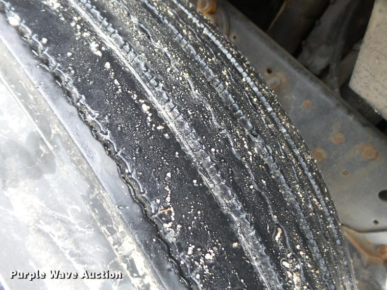 image for item DD2264 1994 Ford L8000 refuse truck