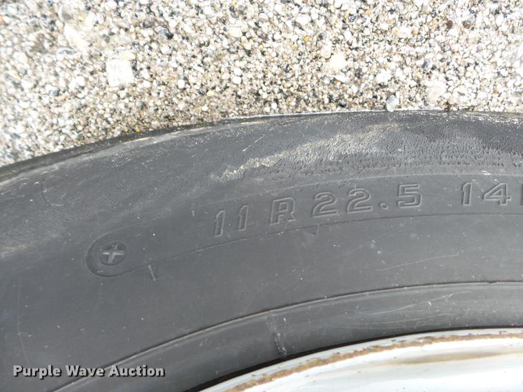 image for item DD2264 1994 Ford L8000 refuse truck