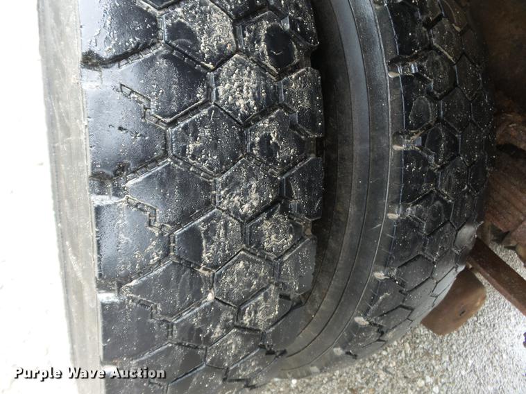 image for item DD2264 1994 Ford L8000 refuse truck