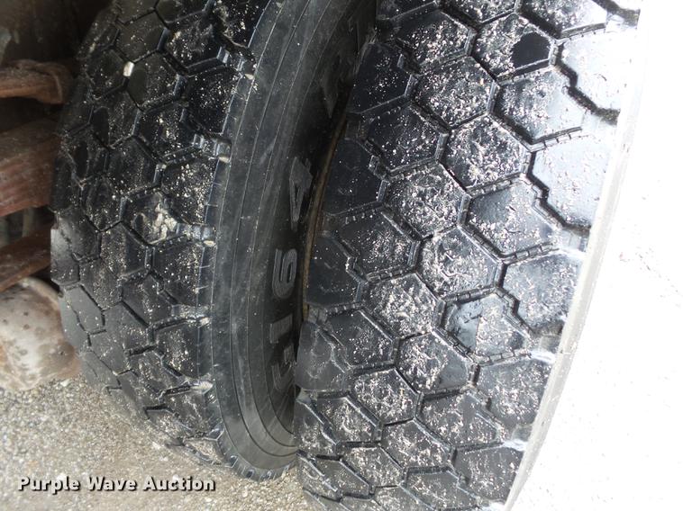 image for item DD2264 1994 Ford L8000 refuse truck