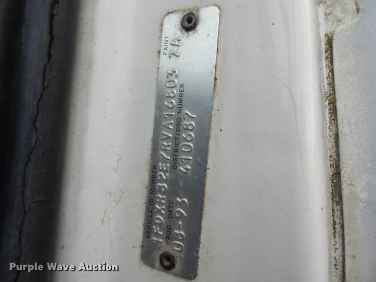 image for item DD2264 1994 Ford L8000 refuse truck