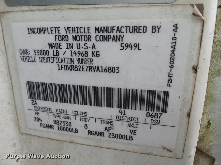 image for item DD2264 1994 Ford L8000 refuse truck