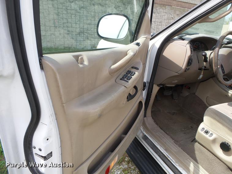 image for item DD2296 2000 Ford Expedition SUV