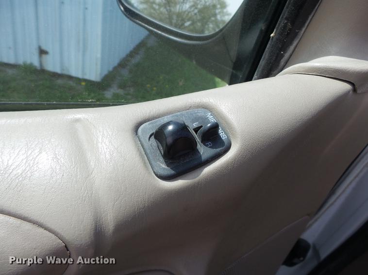 image for item DD2296 2000 Ford Expedition SUV