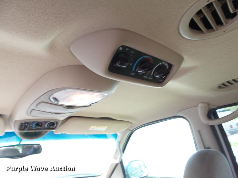 image for item DD2296 2000 Ford Expedition SUV