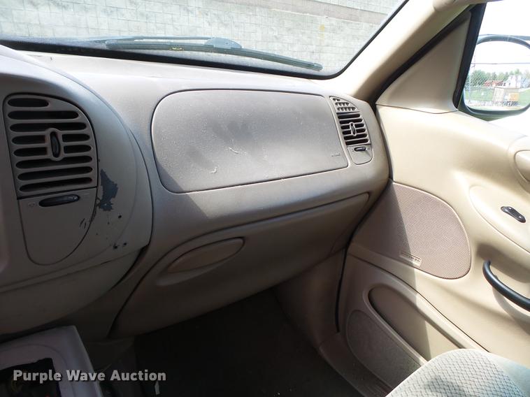 image for item DD2296 2000 Ford Expedition SUV