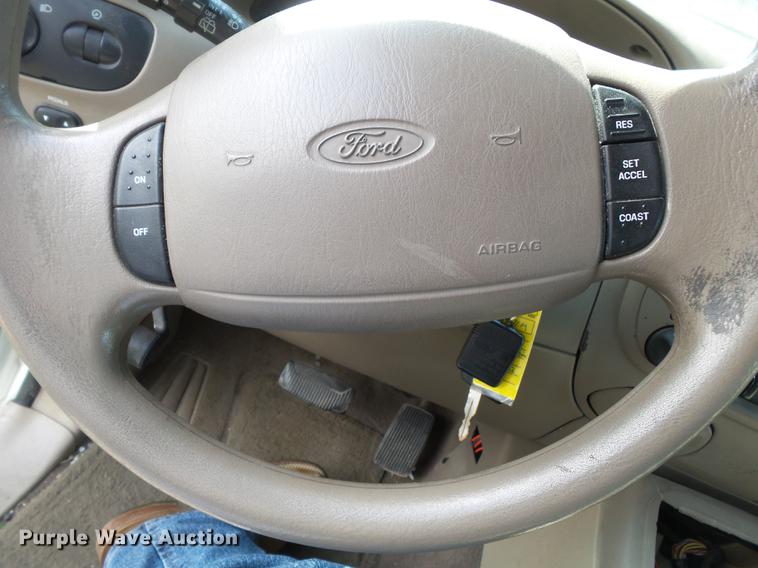 image for item DD2296 2000 Ford Expedition SUV