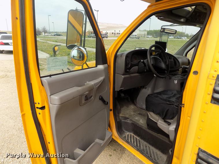 image for item DE1165 2003 Ford Econoline E350 Super Duty school bus