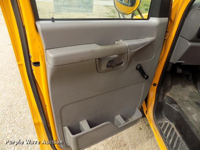 image for item DE1165 2003 Ford Econoline E350 Super Duty school bus