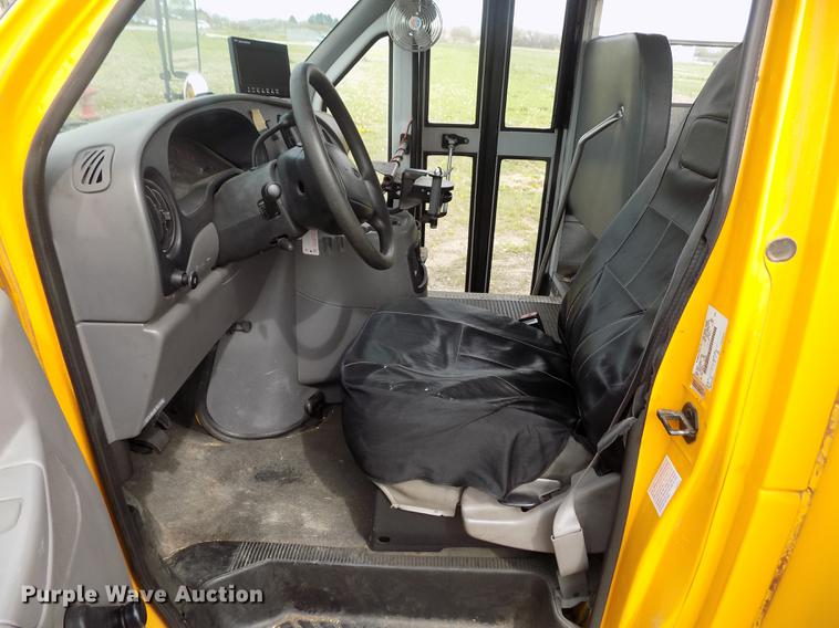 image for item DE1165 2003 Ford Econoline E350 Super Duty school bus