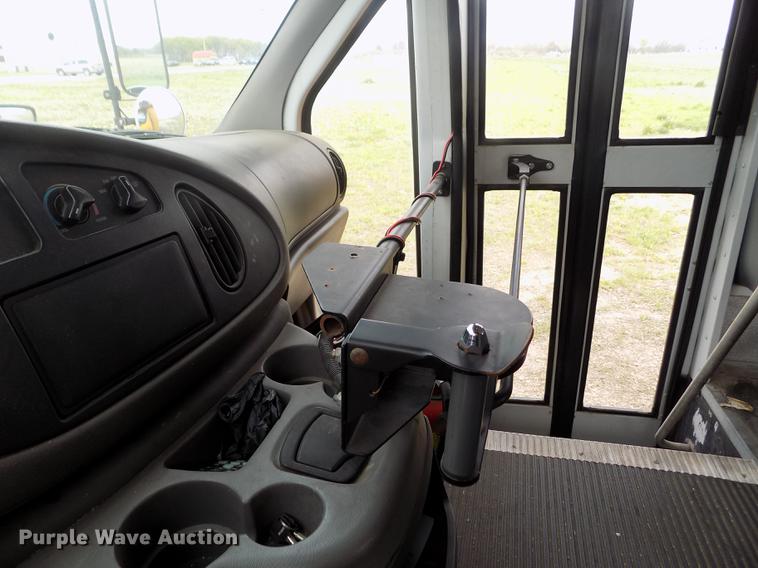 image for item DE1165 2003 Ford Econoline E350 Super Duty school bus