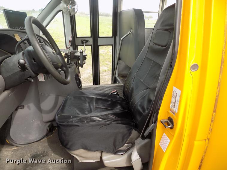 image for item DE1165 2003 Ford Econoline E350 Super Duty school bus