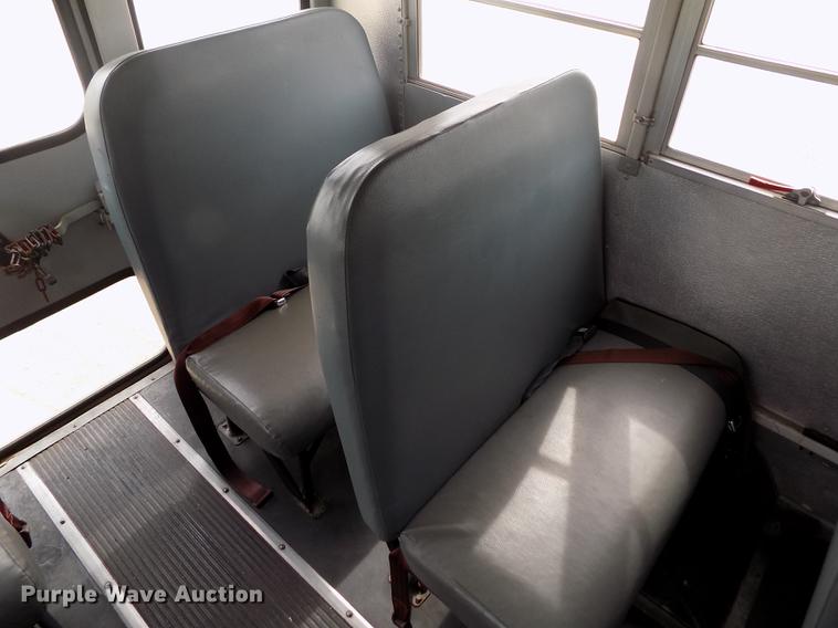 image for item DE1165 2003 Ford Econoline E350 Super Duty school bus