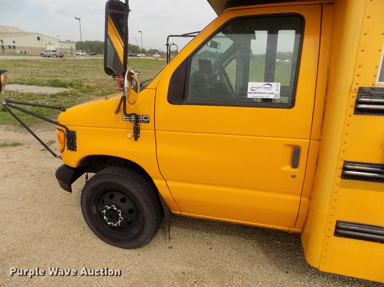 image for item DE1165 2003 Ford Econoline E350 Super Duty school bus