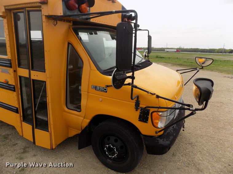 image for item DE1165 2003 Ford Econoline E350 Super Duty school bus