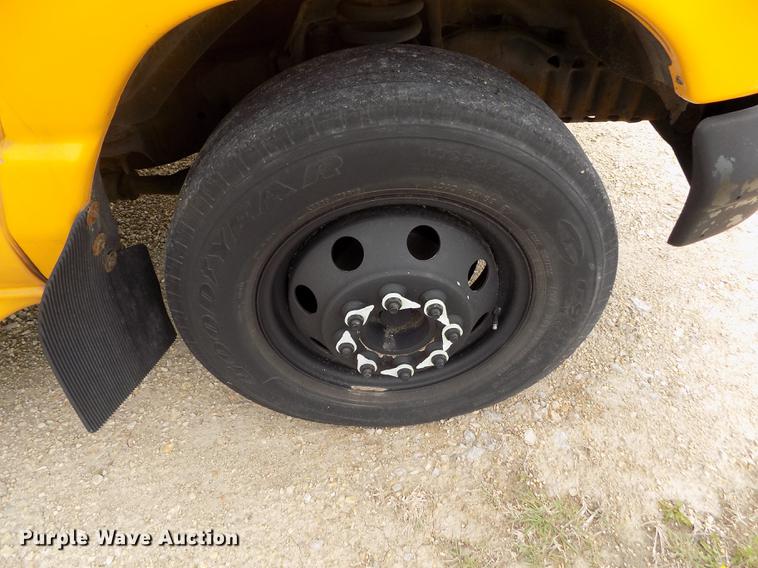image for item DE1165 2003 Ford Econoline E350 Super Duty school bus