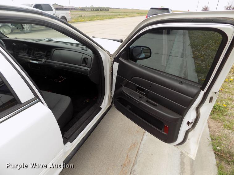 image for item DE1166 2011 Ford Crown Victoria Police Interceptor