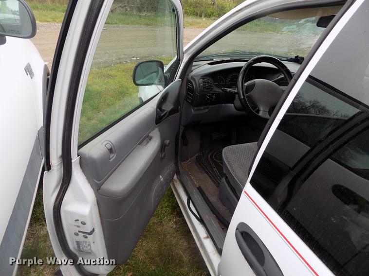 image for item DE1201 1998 Dodge Caravan van