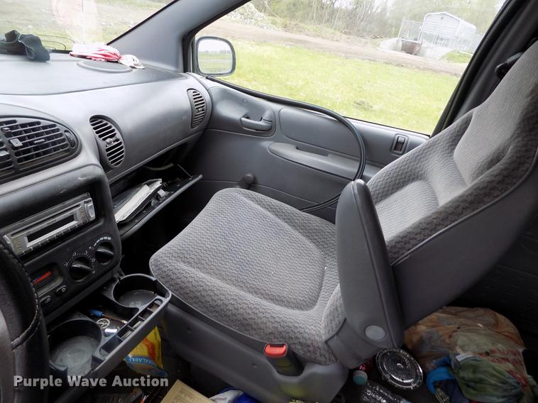 image for item DE1201 1998 Dodge Caravan van