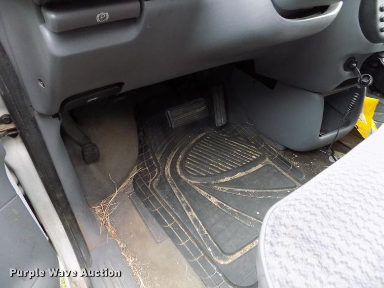 image for item DE1201 1998 Dodge Caravan van