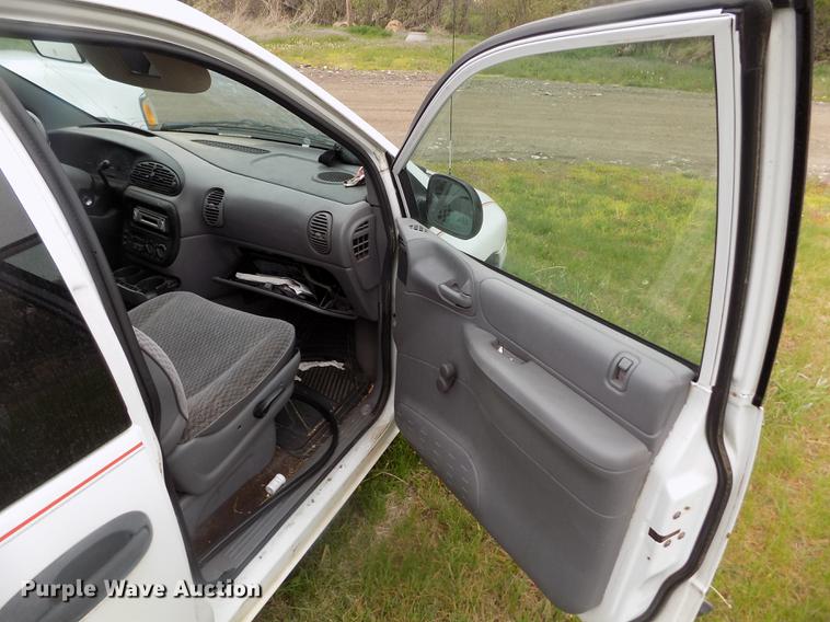image for item DE1201 1998 Dodge Caravan van