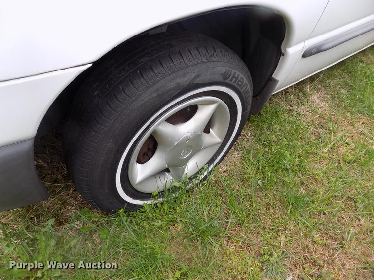 image for item DE1201 1998 Dodge Caravan van