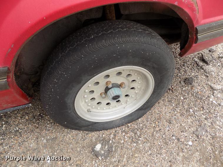 image for item DE1205 1983 Ford Mustang convertible