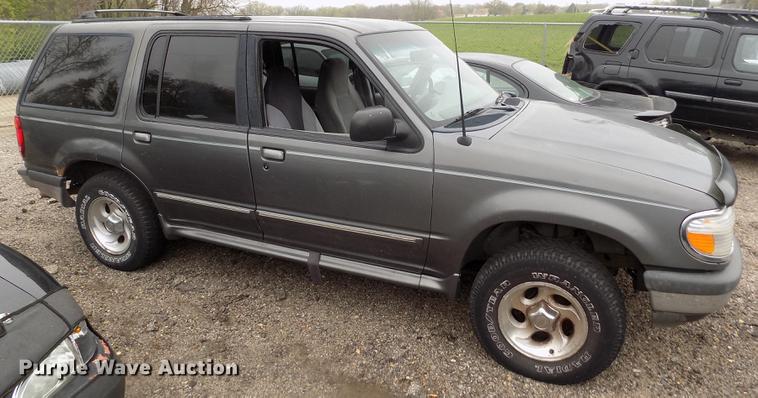 image for item DE1206 1998 Ford Explorer SUV