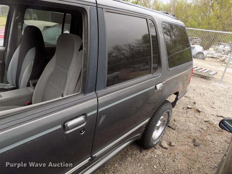 image for item DE1206 1998 Ford Explorer SUV
