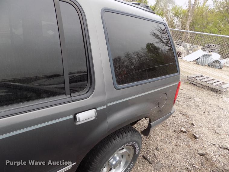 image for item DE1206 1998 Ford Explorer SUV